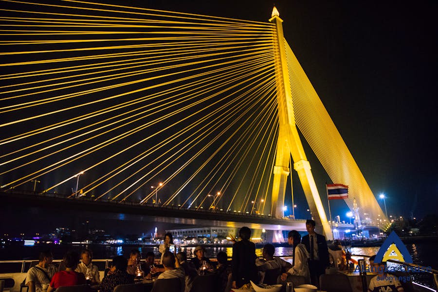 วิวสะพานพระราม 8 บนดาดฟ้าเรือ