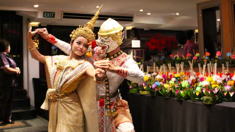 การแสดงบนเรือในวัยลอยกระทง