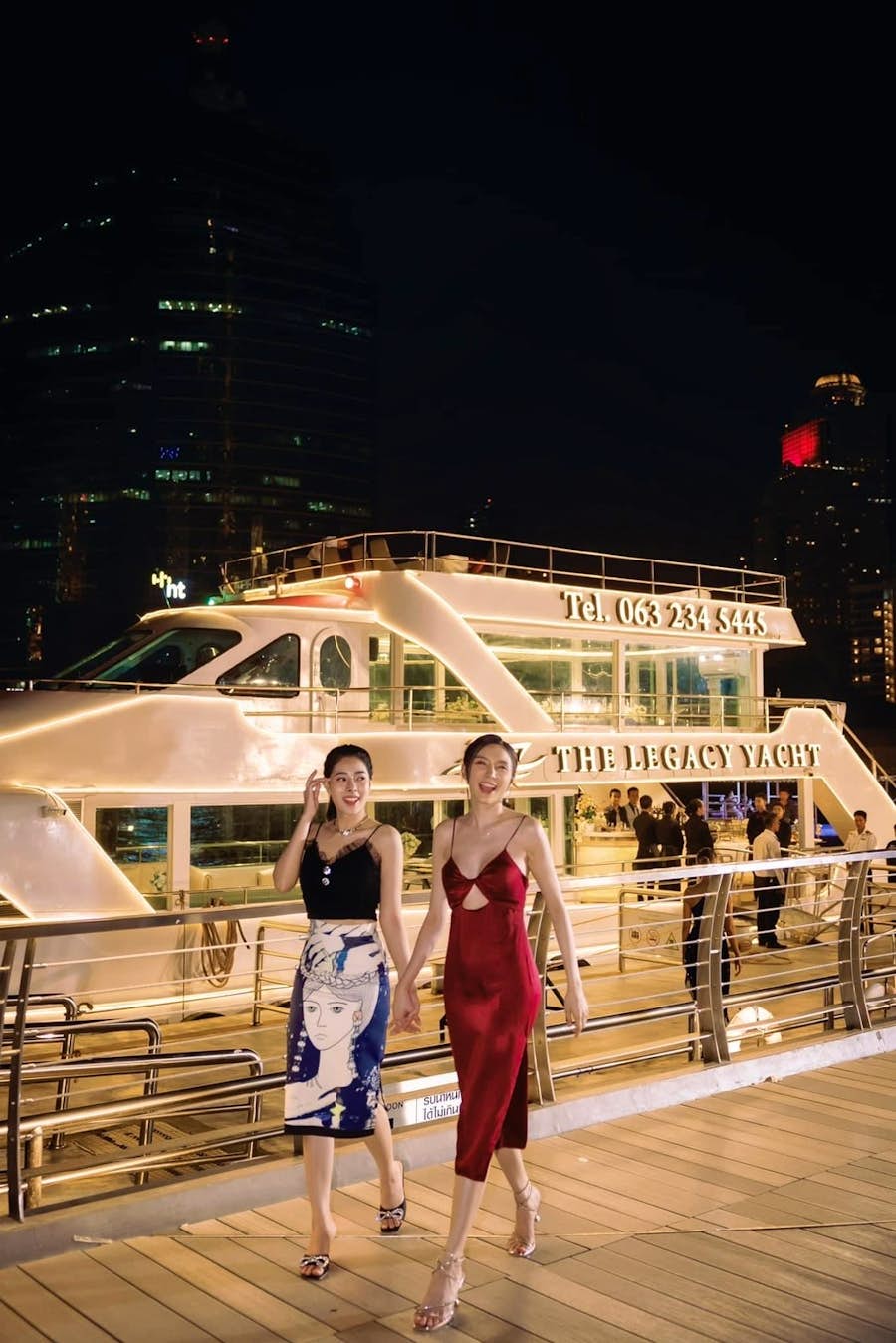 เรือยอร์ชเทียบท่าเรือไอคอน