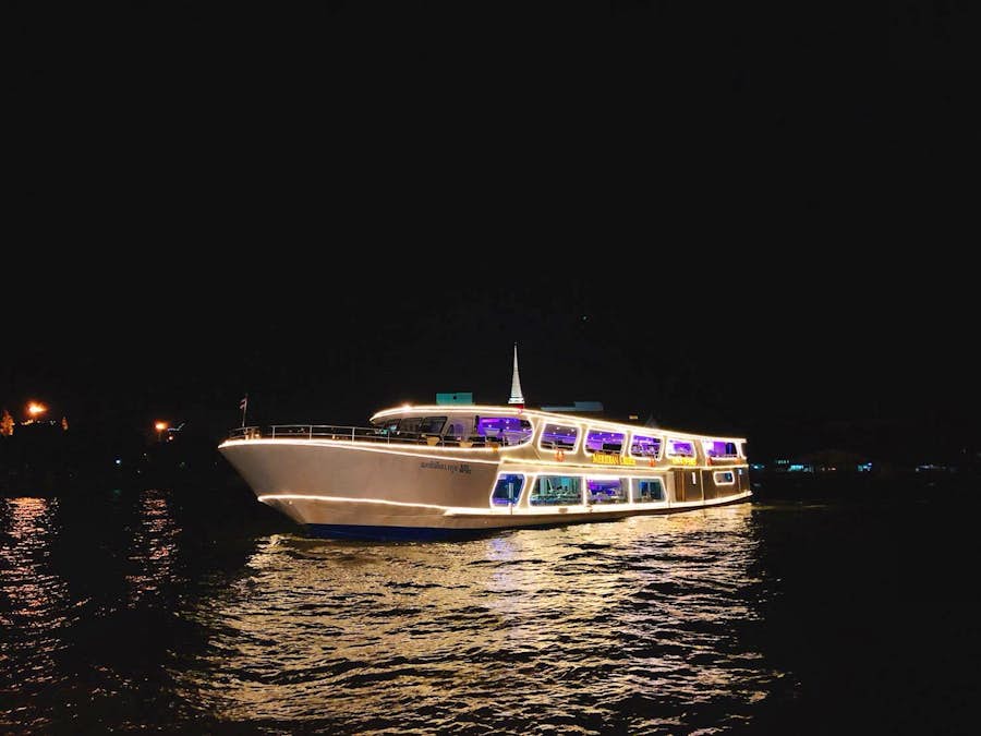 เรือเมอริเดียน ตอนกลางคืน