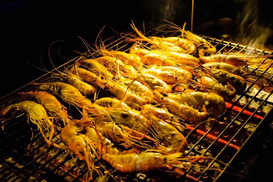 ซีฟุ๊ดบนเรือ เป็นกุ้งเผา