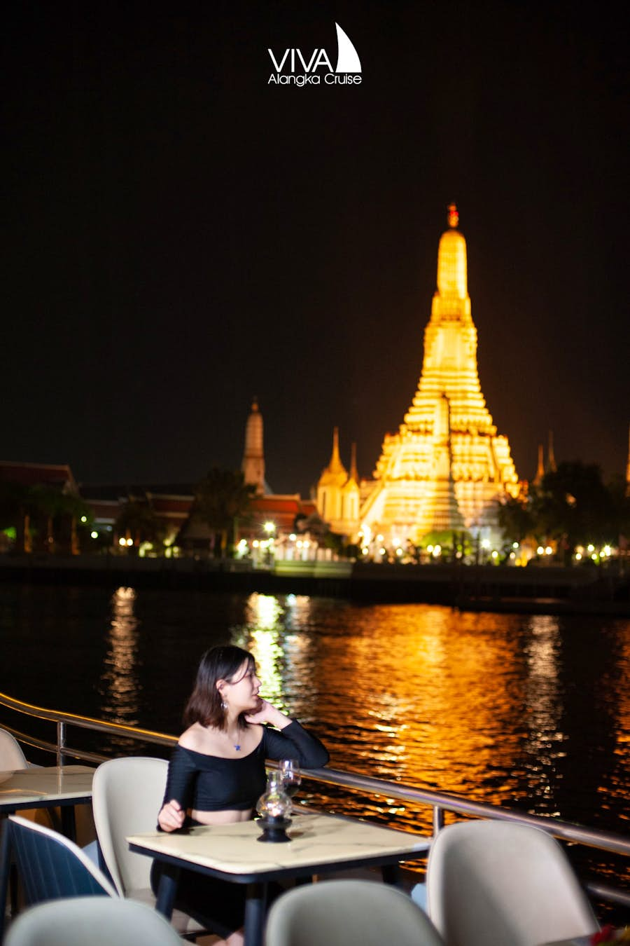 วิวรูปถ่ายล่องเรือกับ วัดอรุณฯ